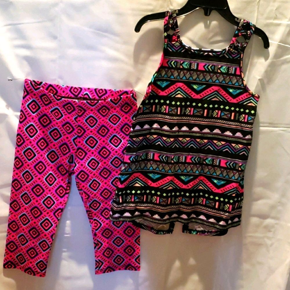 Girls size 5 set capri leggings